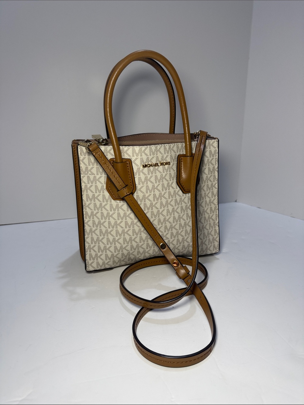 Michael Kors Signature Logo Mercer Medium Convertible Satchel - Picture 3 of 12